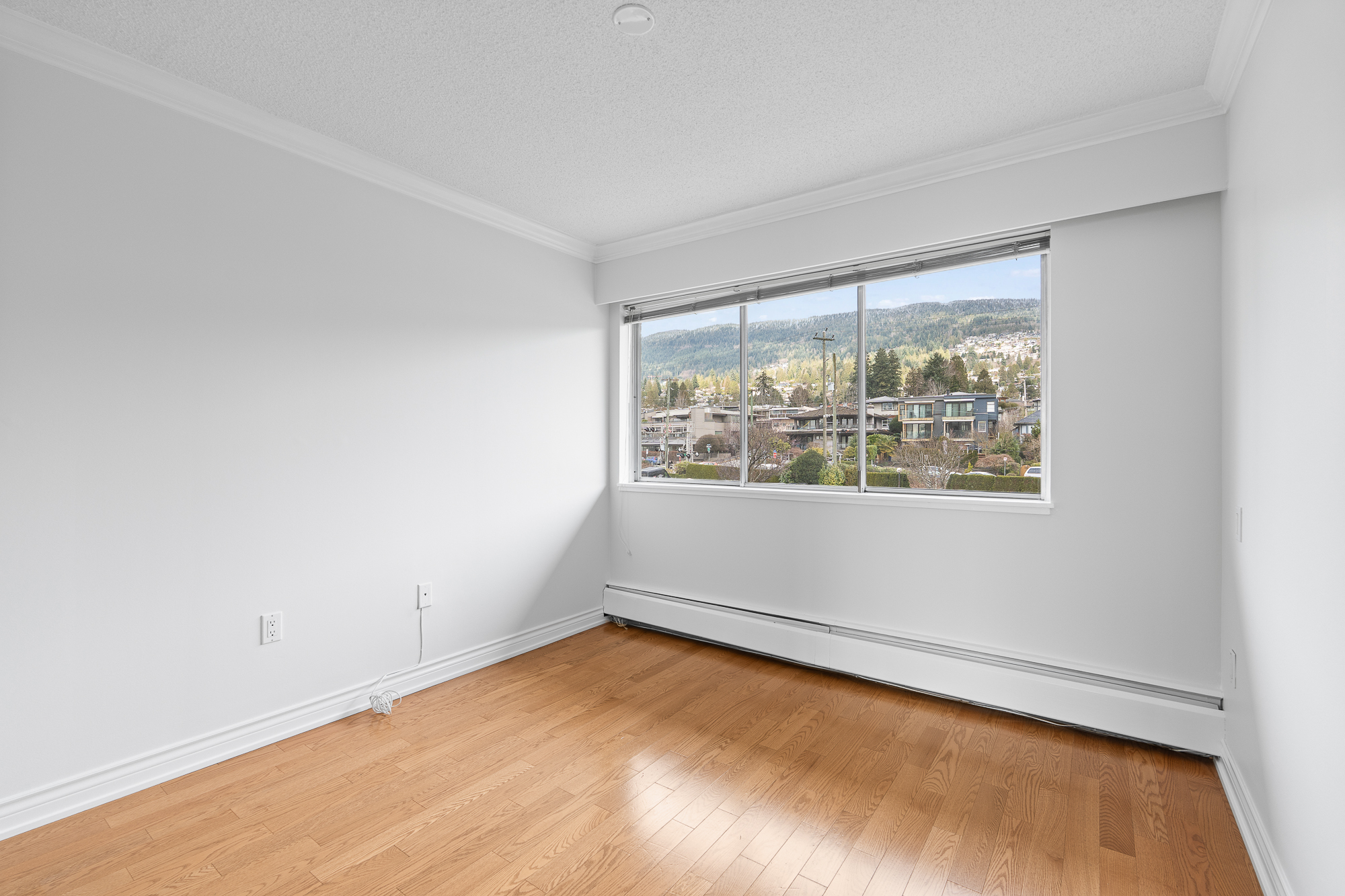 #203 – 150 24th Street